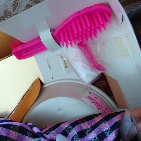 Vintage Avon Exclusive 2nd in an Avon Special Edition Winter Rhapsody Barbie New - Picture 5 of 9